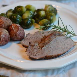 Рецепт Жаркого из свинины с чесноком и розмарином