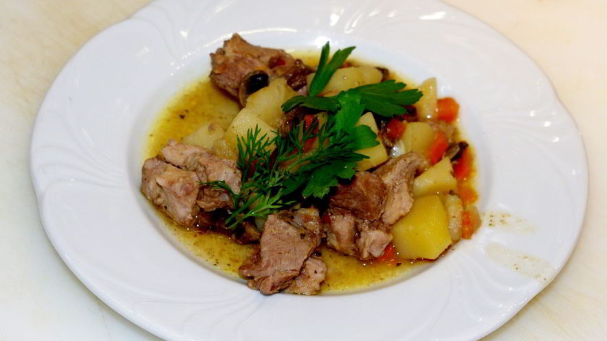 Рецепт жаркого со свининой и картошкой в мультиварке