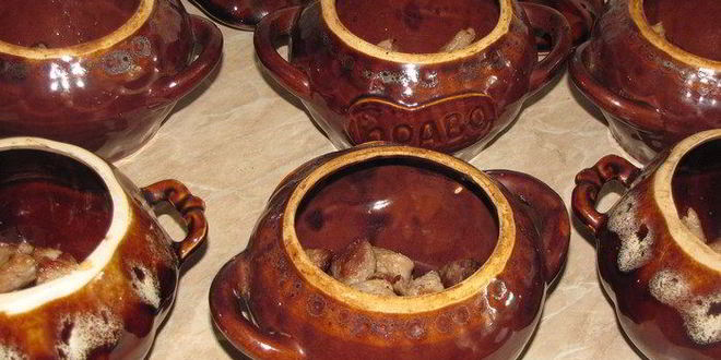 Рецепт жаркого в горшочках с белыми грибами и свининой
