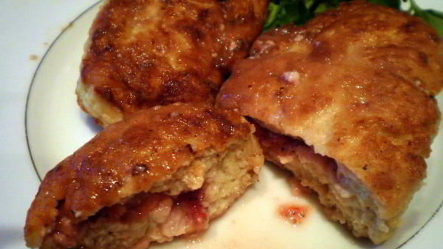 Рецепт мясных зраз с клубникой и сыром фета