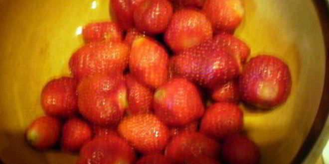 Рецепт мясных зраз с клубникой и сыром фета