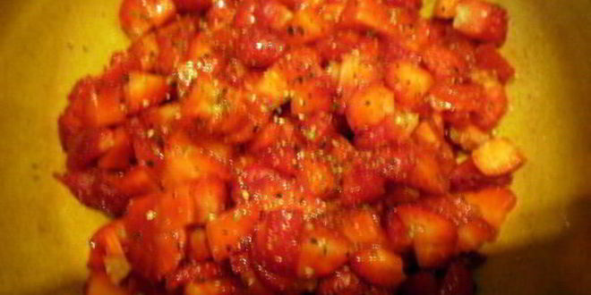 Рецепт мясных зраз с клубникой и сыром фета