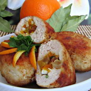 Рецепт Зраз куриных с сухофруктами под апельсиновым соусом