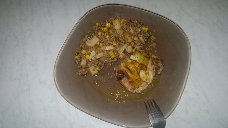 Рецепт бедра индейки из духовки и гречка с сельдереем и кукурузой