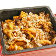 Рецепт Гречки с лисичками в горшочках