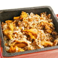 Рецепт Гречки с лисичками в горшочках