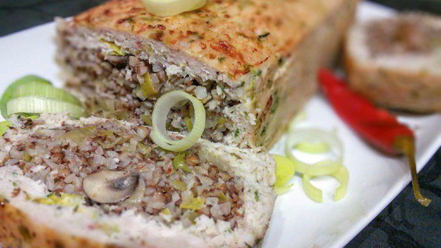 Рецепт гречневой каши с шампиньонами в мясном хлебце