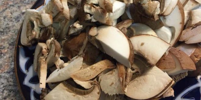 Рецепт поленты под соусом из грибов и томатов