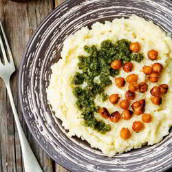 Рецепт Поленты с сыром, песто и нутом