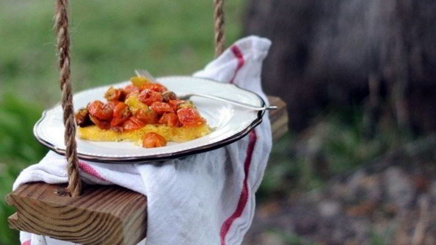 Рецепт поленты с томатным соусом и базиликом