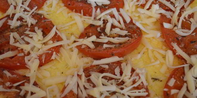 Рецепт запеченной поленты с вялеными томатами и пармезаном