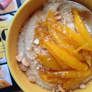 Рецепт Банановой манной каши с ломтиками манго в сиропе