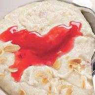 Рецепт Бубертса — манной каши со взбитыми яйцами под клюквенным соусом