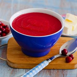 Рецепт Манной каши на клюквенном соке в мультиварке