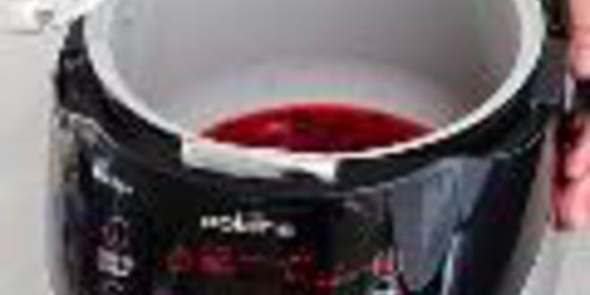 Рецепт манной каши на клюквенном соке в мультиварке