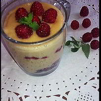 Рецепт Манной каши на ряженом молоке с малиной