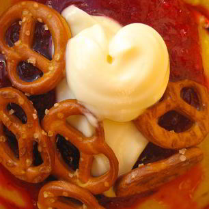 Рецепт Тыквенной манной каши с ули из брусники и соленым претцелем