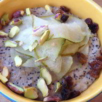 Рецепт Овсяной каши с маком, изюмом и подсолнечными семечками