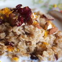 Рецепт Овсяной каши с сушеной клюквой и белым шоколадом