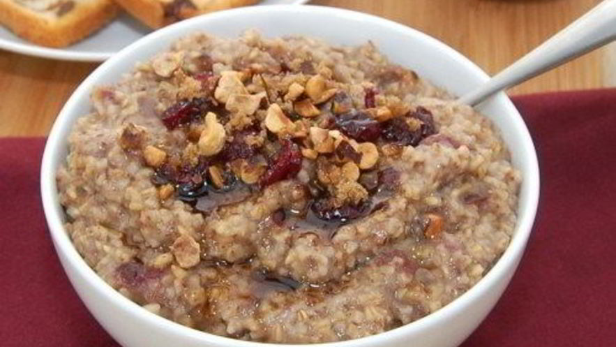 Рецепт овсяной каши с сушеной вишней и фундуком