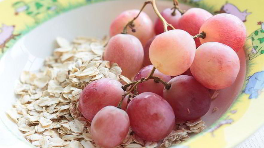 Рецепт овсяной каши с виноградом