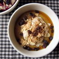 Рецепт Овсяной каши с виски, изюмом и миндалем