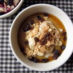 Рецепт Овсяной каши с виски, изюмом и миндалем