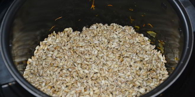 Рецепт перловой каши с говяжьей тушенкой в мультиварке