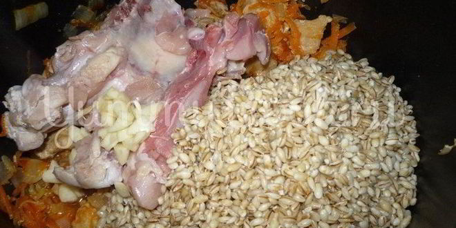 Рецепт перловой каши с томатом и курицей из мультиварки