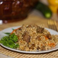 Перловка в духовке в горшочке с мясом говядины