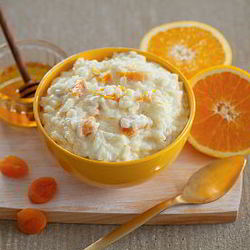 Рецепт Молочной рисовой каши с курагой и апельсиновым соком в мультиварке