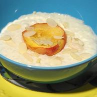 Рецепт Рисовой каши с белым шоколадом и запеченными персиками