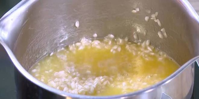 Рецепт рисовой каши с белым шоколадом и запеченными персиками