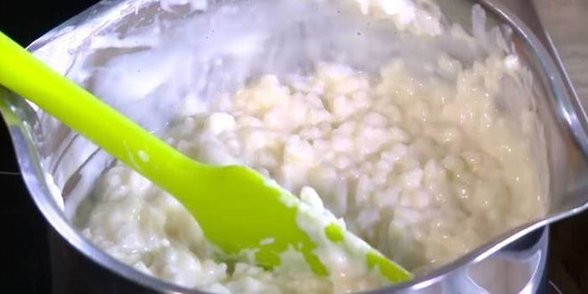 Рецепт рисовой каши с белым шоколадом и запеченными персиками