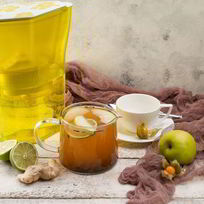 Рецепт Имбирного чая с яблоком и лаймом