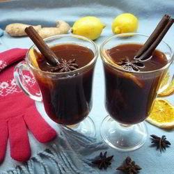 Рецепт Безалкогольного глинтвейна с курагой и черносливом