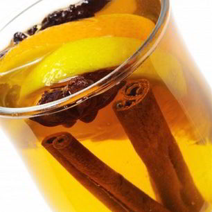 Рецепт Рождественского глинтвейна с белым вином и апельсинами