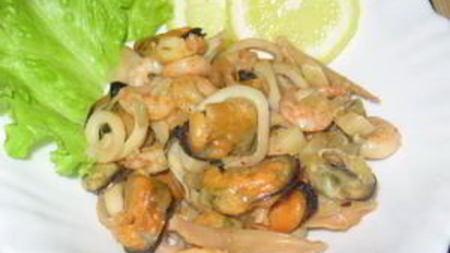 Рецепт коктейля из морепродуктов в белом вине