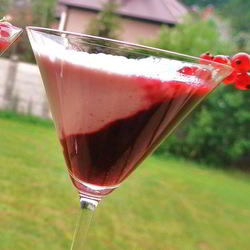 Рецепт Коктейля из простокваши с черной смородиной