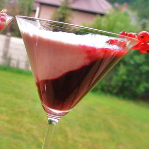 Рецепт Коктейля из простокваши с черной смородиной