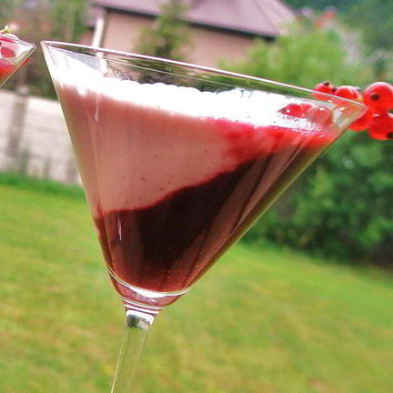 Рецепт Коктейля из простокваши с черной смородиной