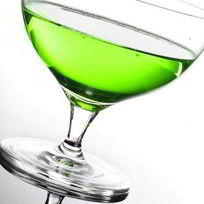 Рецепт Новогоднего крюшона с джином, шартрезом и еловой хвоей