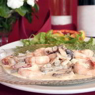 Рецепт Креветок с текилой, сливками и зеленым луком