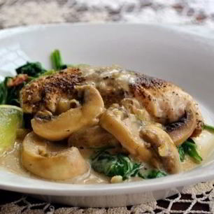 Рецепт Линя, тушеного с вином и шампиньонами