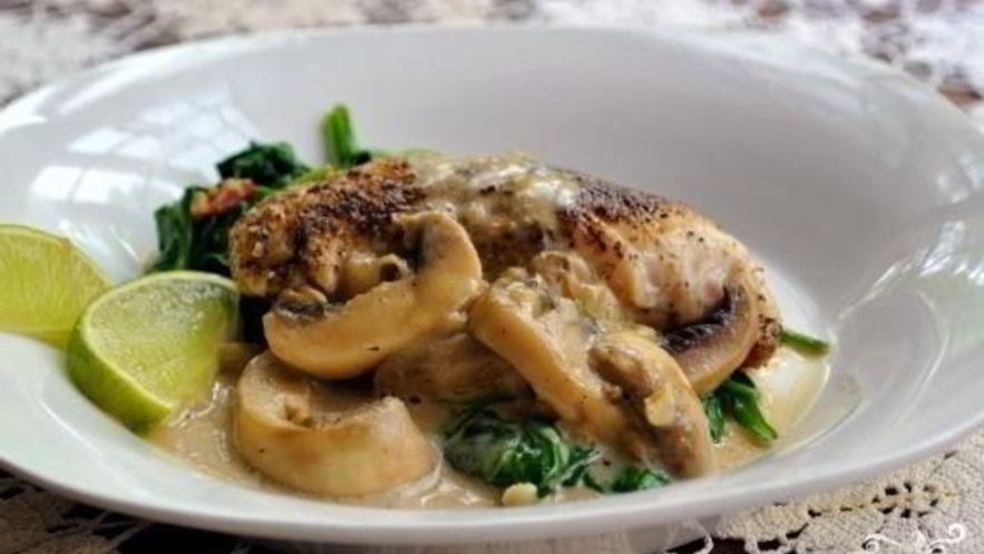 Рецепт линя, тушеного с вином и шампиньонами