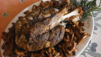 Рецепт Свиной рульки с вином Марсала