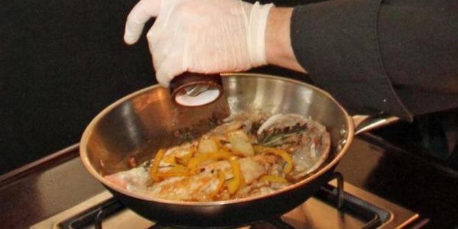 Рецепт морской рыбы фламбе с виски и грушей