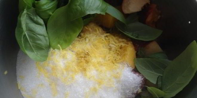 Рецепт лимонада персик-базилик