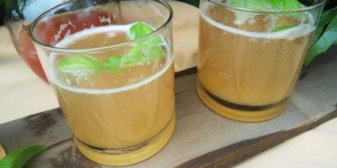 Рецепт лимонада персик-базилик