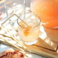 Рецепт Зимнего лимонада из грейпфрута с мандариновыми кубиками